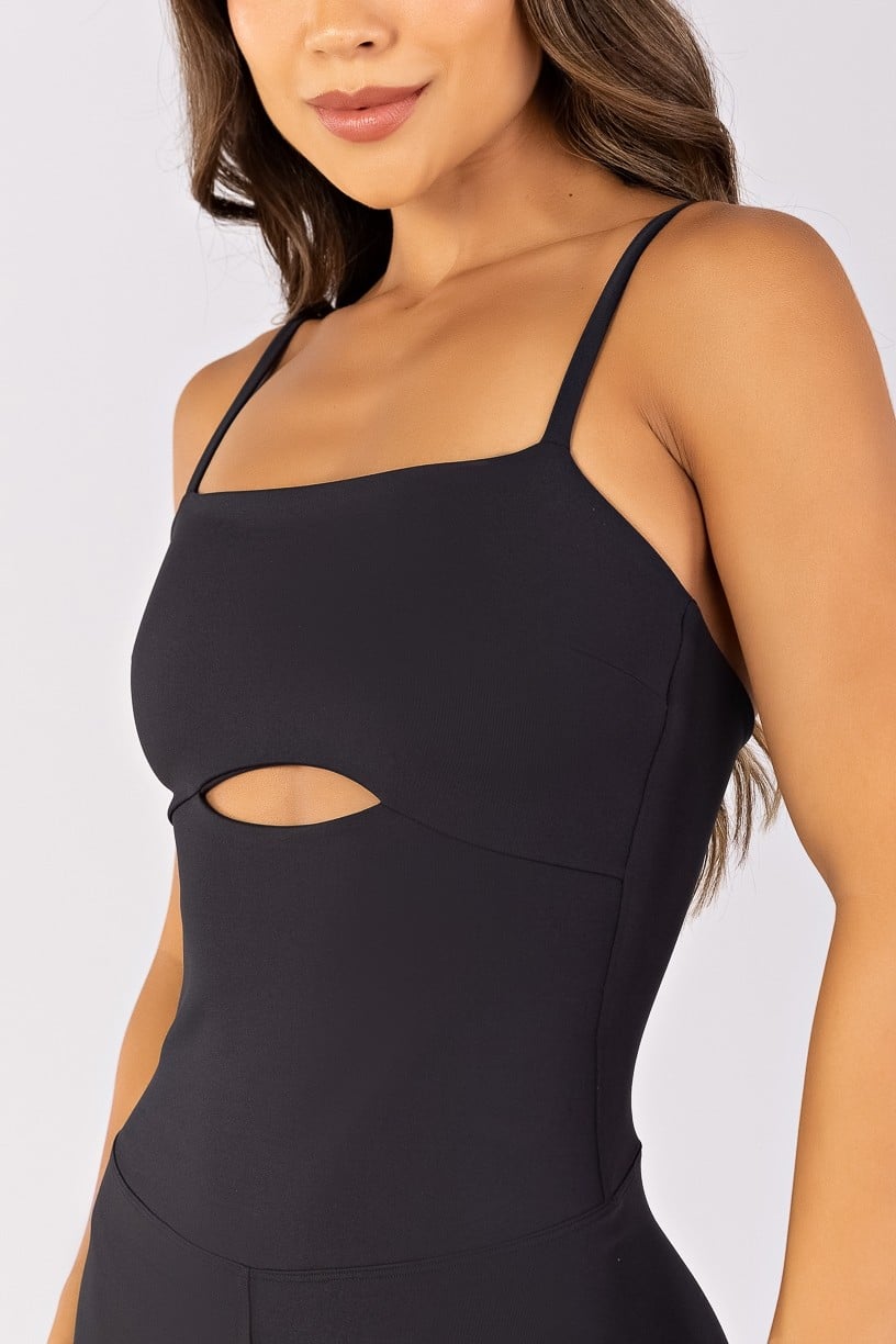 Macaquinho com Decote Reto e Abertura na Frente (Preto)