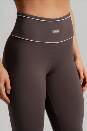 Conjunto Marrom com Detalhes em Vivo no Cós (Legging+Top)